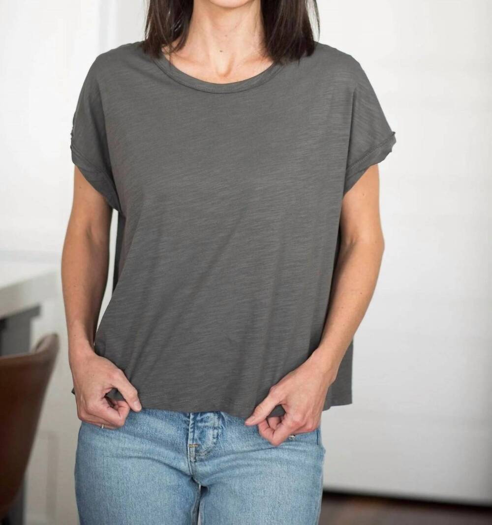 NEW WISHLIST izzy short sleeve tee in charcoal